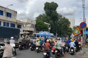 Ùn ứ kéo dài tại điểm khai báo di chuyển nội địa quận Bình Thạnh