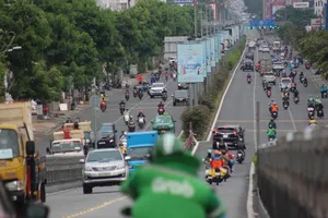 Cụm ảnh: Đường phố TP.HCM chiều 20-8