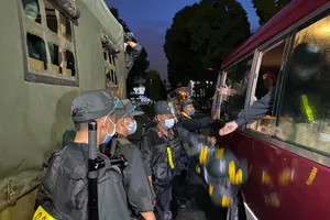 300 Cảnh sát cơ động Tây Nguyên vào TP.HCM triển khai nhiệm vụ ngay trong đêm