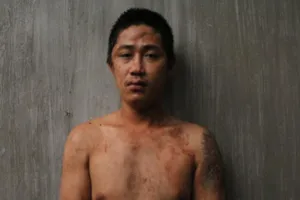 Bắt giam người say dùng mảnh kính tấn công công an TP Thủ Đức