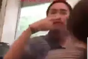 Thẻ tình nguyện viên có tên Hồ Hữu Nhân là thẻ giả