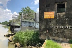 TP.HCM: Cảnh báo sạt lở đặc biệt nghiêm trọng tại bờ rạch Giồng Ông Tố 