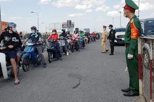 Chuyển Cơ quan điều tra nhóm người giả giấy xác nhận báo chí, giả giấy đi đường