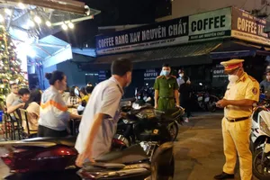 Nhiều quán nhậu trên đường Phạm Văn Đồng bị phạt trong đêm Noel