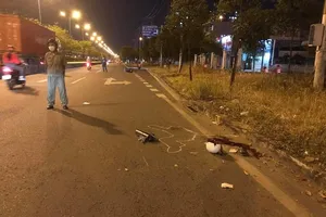Nam thanh niên ngã xe máy, trượt hơn 20 m ở TP Thủ Đức