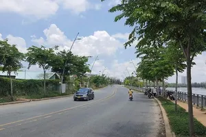 1 nữ MC bị tấn công bằng dao, cướp xe máy tại quận 7