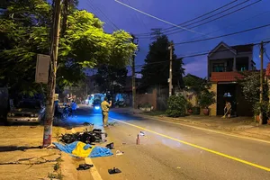 Xe máy tông cột điện lúc rạng sáng ở Thủ Đức, thanh niên 20 tuổi tử vong