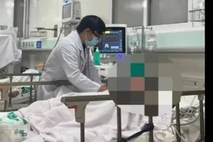 Vụ 8 người ngộ độc sau khi nhậu chung ở TP.HCM: Thêm một bệnh nhân nữ nguy kịch 