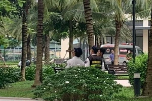 Người mẹ và con trai 3 tháng tuổi rơi từ lầu chung cư tử vong