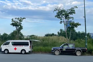 Phát hiện 1 thi thể mặc áo xe ôm công nghệ gần cầu Thủ Thiêm 2 