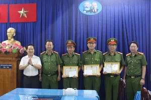 TP Thủ Đức thưởng nóng cho lực lượng phá án nhanh 2 vụ giết người 