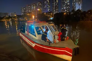 1 người mất tích khi chơi ca nô điều khiển dưới nước ở Thủ Đức