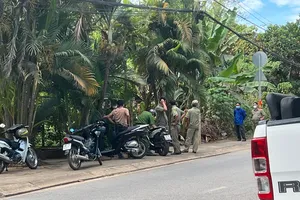 Công an tìm mẹ bé gái sơ sinh tử vong trên vỉa hè ở Thủ Đức