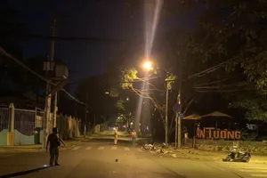 Ô tô tông xe máy, 5 người bị thương tại TP Thủ Đức