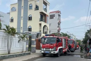 Dập kịp thời đám cháy xưởng gỗ ở TP Thủ Đức