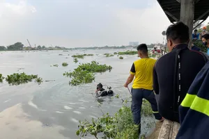Đang nhậu, xuống sông Sài Gòn bơi thì mất tích