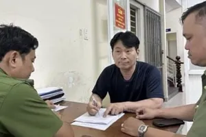 Công an quận 7 phát hiện 1 người đàn ông bị Hàn Quốc truy nã