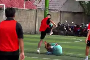 Công an vào cuộc vụ đánh, cắn người trên sân bóng 'phủi' ở Thủ Đức