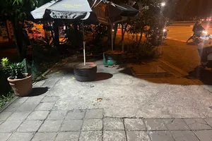 Xe ôm dùng dao đâm gục đồng nghiệp vì tranh giành khách