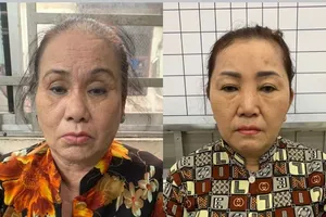 1 phụ nữ 70 tuổi cầm đầu nhóm dàn cảnh lừa đảo ở TP.HCM