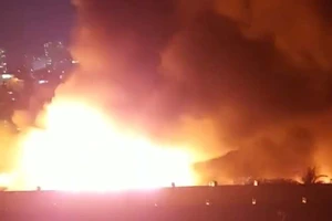 Cháy lớn tại quận 7, TP.HCM