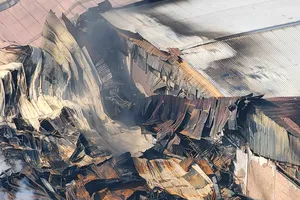 Đang tiếp tục phong toả hiện trường vụ cháy nhà xưởng tại quận 7, TP.HCM