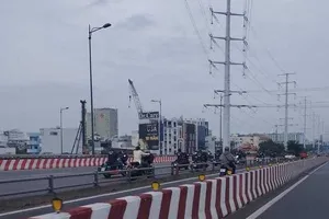 Truy tìm đoàn mô tô chạy trên làn ô tô đường Phạm Văn Đồng