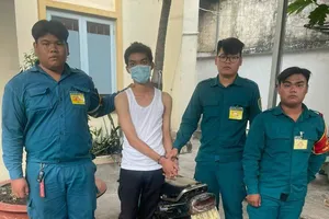 Công an, dân quân cùng người dân Thủ Đức vây bắt kẻ trộm xe máy