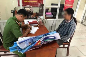 Xử phạt nhiều người dán quảng cáo hút hầm cầu, đất nền… sai quy định tại Thủ Đức