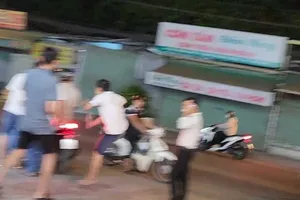 Dùng ly đập vào đầu đối phương tại quán nhậu ở TP Thủ Đức