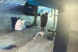 Camera ghi cảnh 1 người Hàn Quốc bị đồng hương đánh vỡ xương vùng sọ tại quận 7