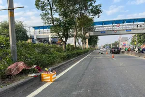 Nam shipper tử vong trên Quốc lộ 1, xe máy văng xa cách 20 m