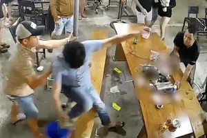 Vụ án mạng ở Nhà Bè: Lý do từ việc vợ trao đổi số điện thoại với bạn học cũ