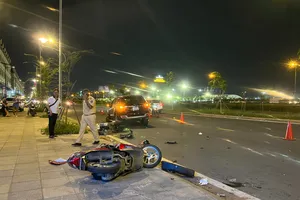 1 người bị chấn thương sọ não trong vụ ô tô tông liên hoàn tại TP Thủ Đức