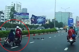 Công an xác minh vụ nghi tạt đầu xe gây phẫn nộ tại quận Bình Thạnh