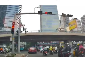 CSGT TP.HCM thông tin về sự cố đèn giao thông ở giao lộ Nguyễn Hữu Cảnh - Tôn Đức Thắng