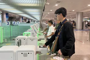 Đề xuất bỏ đóng dấu kiểm chứng xuất nhập cảnh đối với công dân Việt Nam