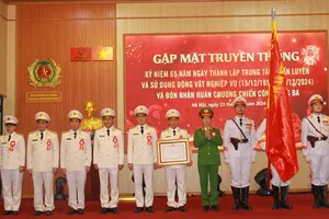 Đơn vị huấn luyện "Chiến binh 4 chân" đặc biệt của Bộ Công an đón nhận Huân chương Chiến công hạng Ba