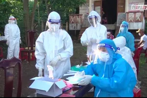 Video: Tạm đình chỉ Bí thư, Chủ tịch xã do thiếu trách nhiệm phòng chống dịch