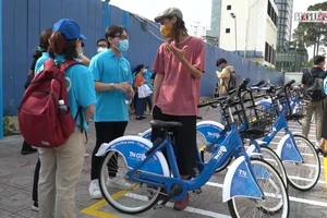 Video: Người dân TP.HCM hào hứng trải nghiệm dịch vụ xe đạp công cộng