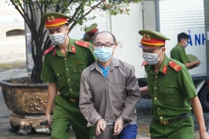 Vụ SADECO: Bị cáo Huỳnh Phước Long nói ‘Tờ trình 12A và 13 là lỗi chính tả’