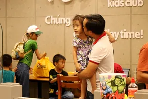 Video: ‘Con mong cha luôn khoẻ mạnh’