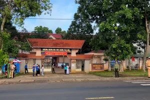 Video: An ninh 'vòng trong, vòng ngoài' tại điểm thi xã Ea Tiêu, huyện Cư Kuin