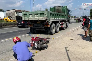 Video: Xe ben lấn làn tông người phụ nữ đi xe máy tử vong