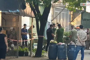 Video: Phát hiện người đàn ông tử vong trong tư thế treo cổ, thi thể đã phân huỷ