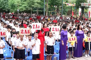 Video: Học sinh cả nước hân hoan trong ngày khai giảng