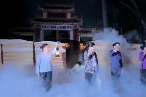 Video: Đến ‘Chợ ma Định Yên’ vào đêm rằm tháng 8