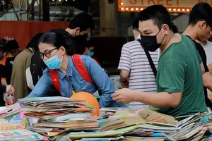 Video: 'Hội sách kí lô' thu hút giới trẻ Sài Gòn