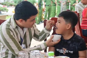 Video: Bữa cơm 'trong mơ' của những phạm nhân ở trại giam Xuân Lộc