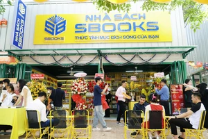 Video: Biển người vây kín đường sách TP Thủ Đức trong ngày đầu đón khách